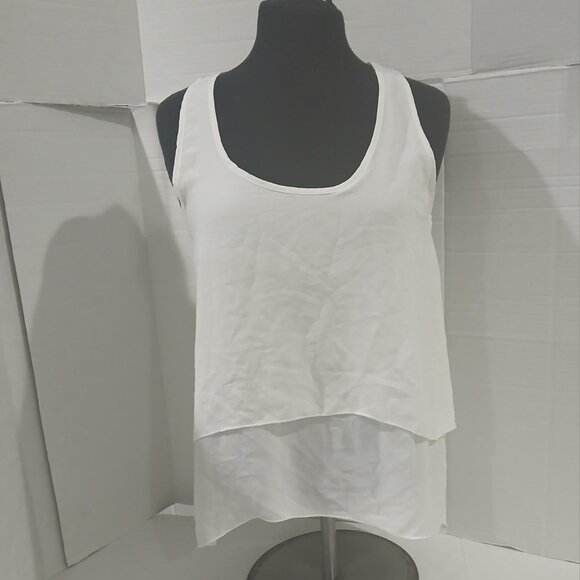 Ambiance Apparel Women's Sleeveless Blouse Lightweight Pullover Shirt Size L. - Picture 12 of 12